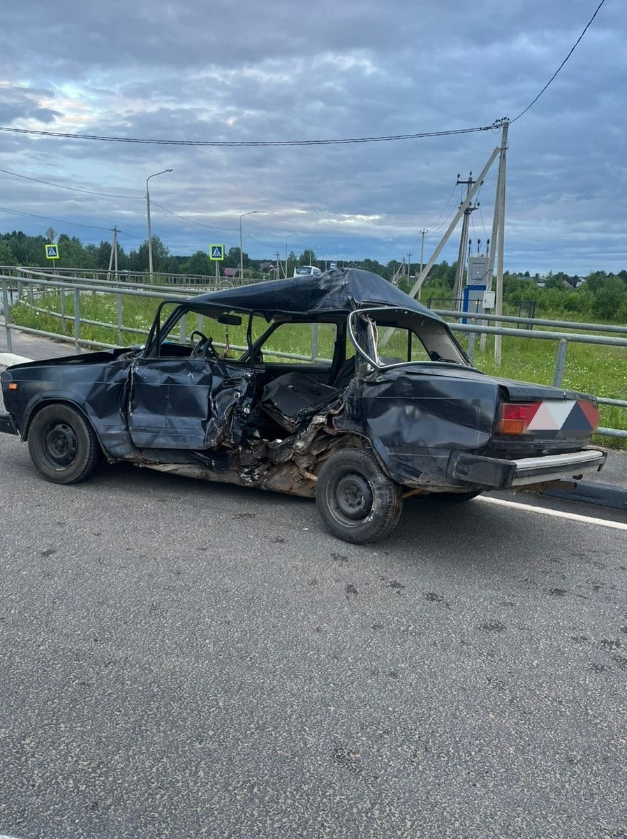 Пассажирский автобус столкнулся с ВАЗом под Вытегрой: есть погибший